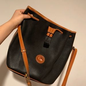 Dooney & Bourke bucketbag